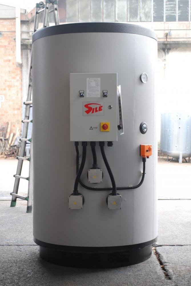 Electric steel water heaters with Bluetech treatment